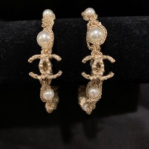Authentic CHANEL SS18 Gold and Pearl Hoop Earrings